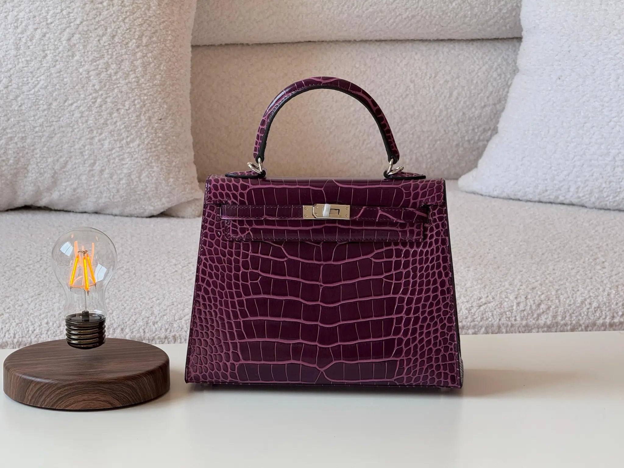 Hermès | Kelly Handbag Crocodile Mahroon - Free & Fast UAE Shipping